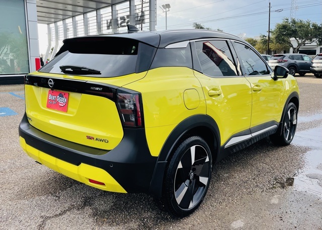 2025 Nissan Kicks SR photo 2