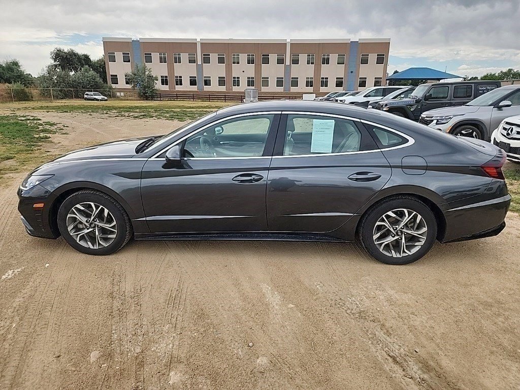 2022 Hyundai Sonata SEL photo 2