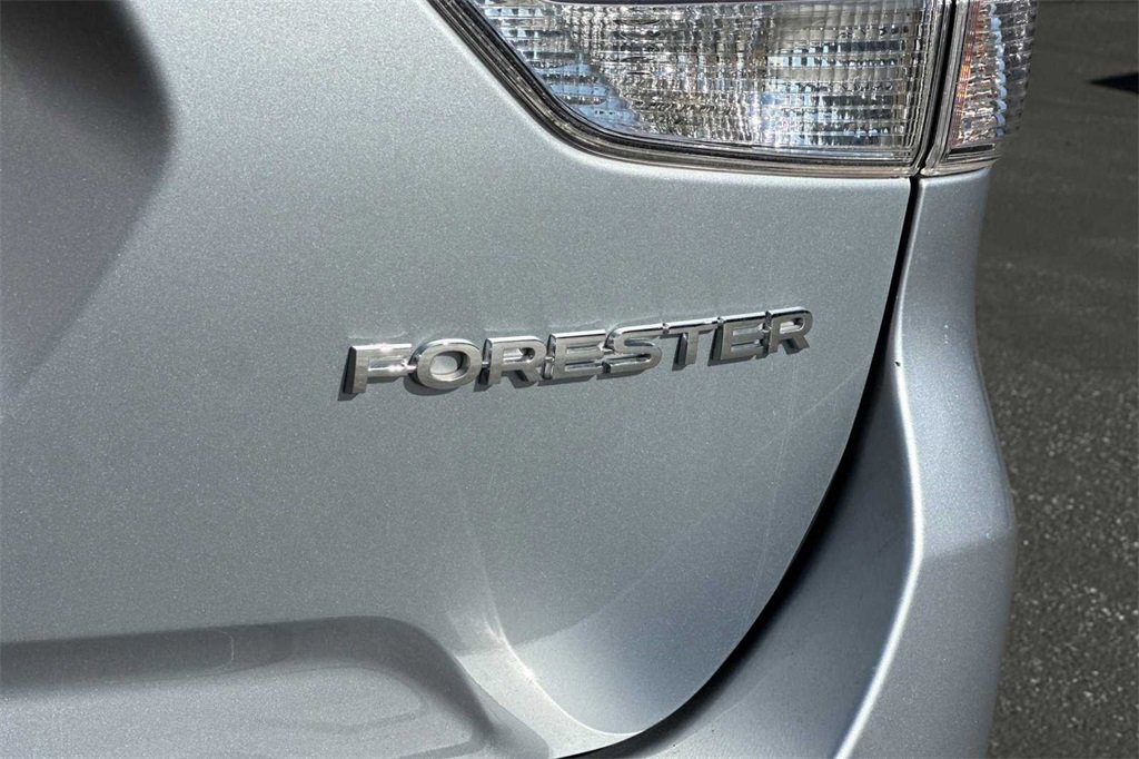 2021 Subaru Forester Premium photo 32