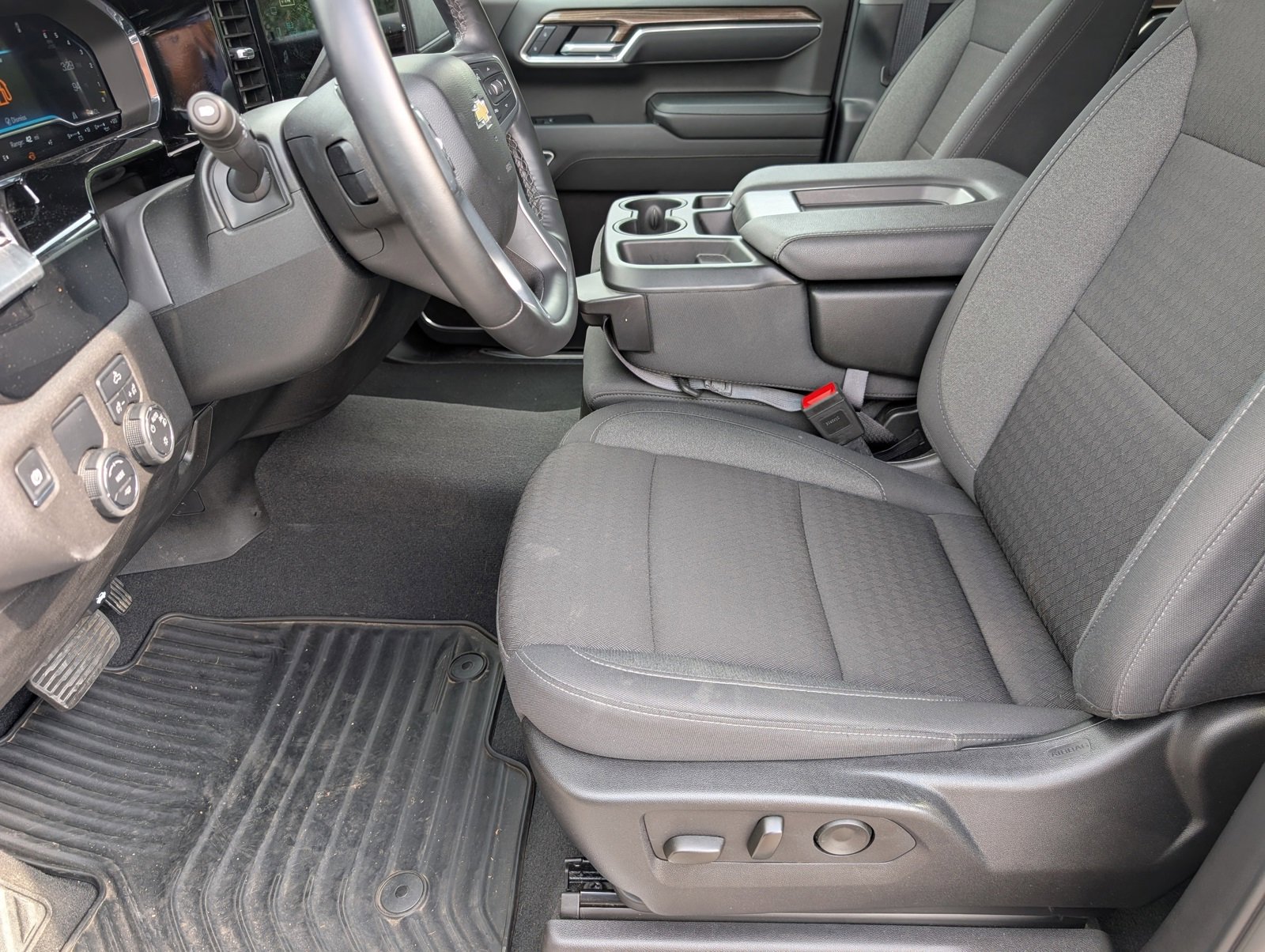 2025 Chevrolet Silverado 1500 LT photo 5