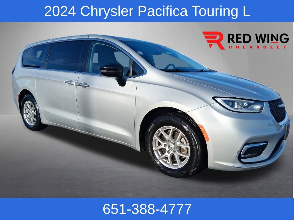 2024 Chrysler Pacifica Touring L's photo