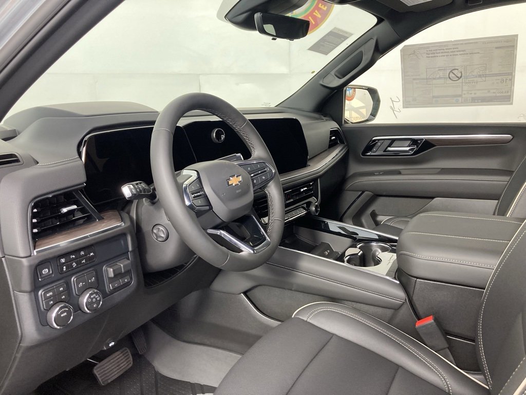 2026 Chevrolet Suburban Premier photo 7