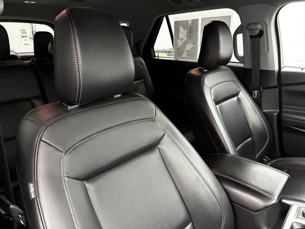 2023 Ford Explorer XLT photo 32