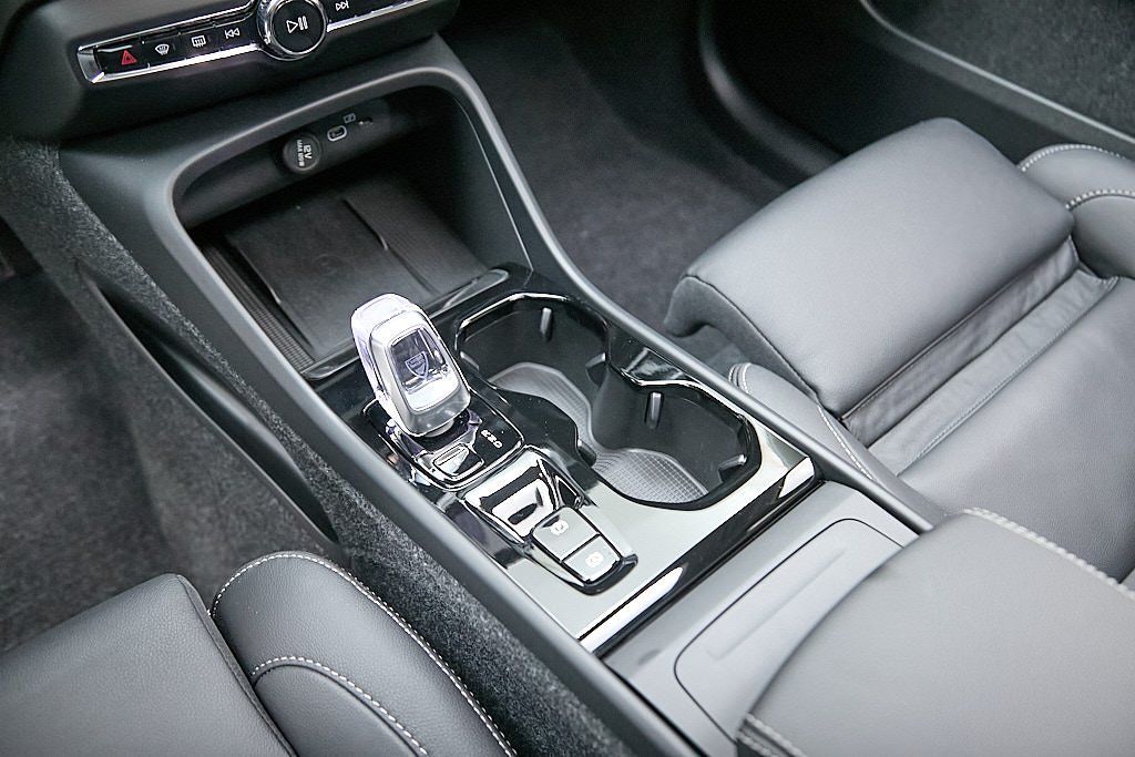 2026 VOLVO XC40 - Image 17