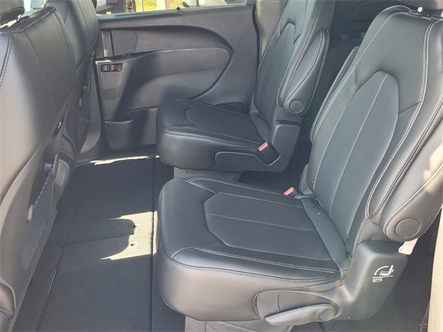 2025 Chrysler Pacifica photo 4