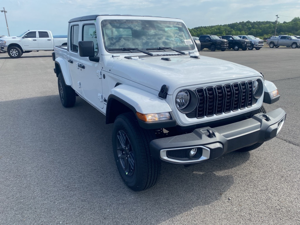 2025 Jeep Gladiator Sport S photo 3