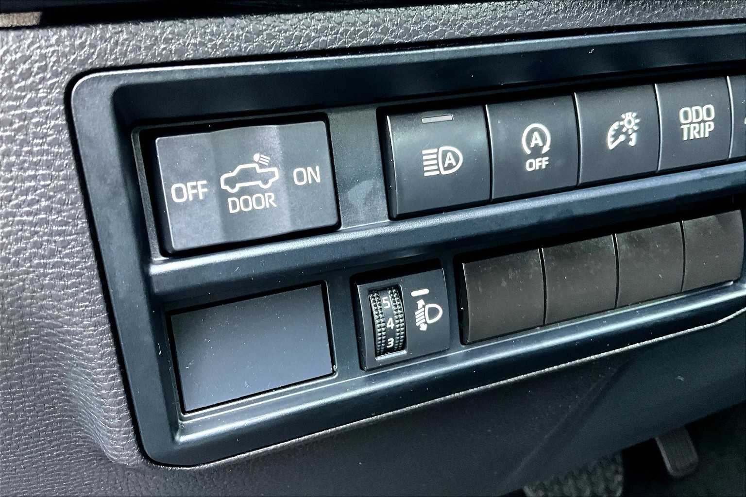 2024 Toyota Tundra SR5 CrewMax photo 29