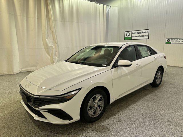 2025 Hyundai Elantra SE photo 3