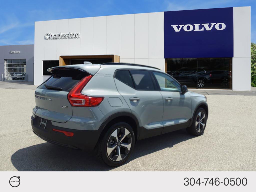 2025 Volvo XC40 Plus photo 2