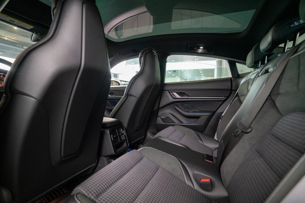 2025 Porsche Taycan 4 photo 34