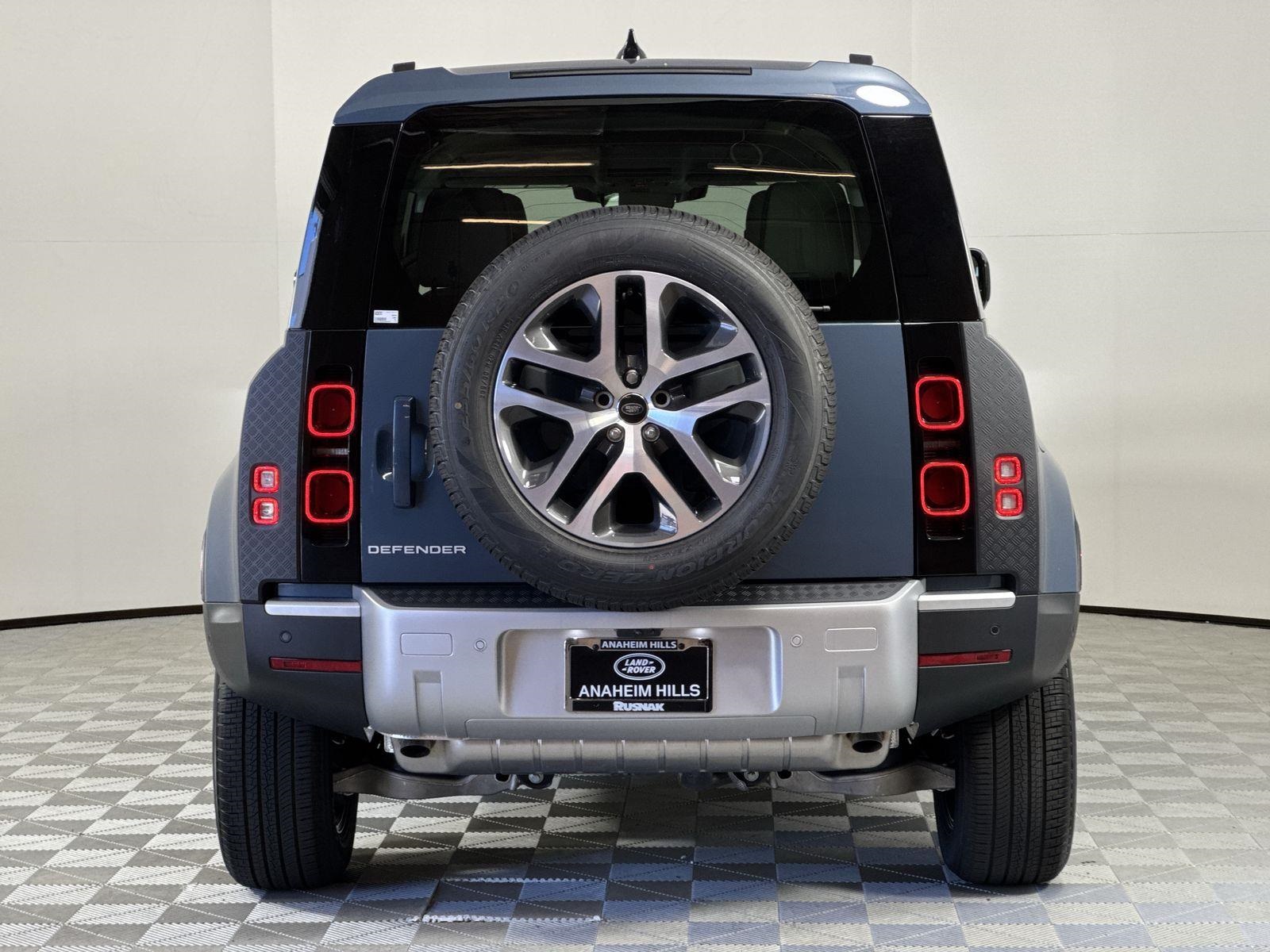 2025 Land Rover Defender 110 S photo 4