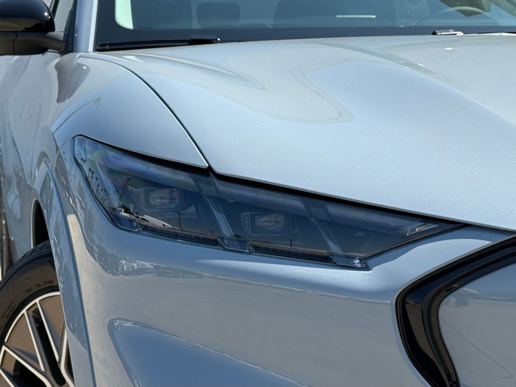 2025 Ford Mustang Mach-E Premium photo 3