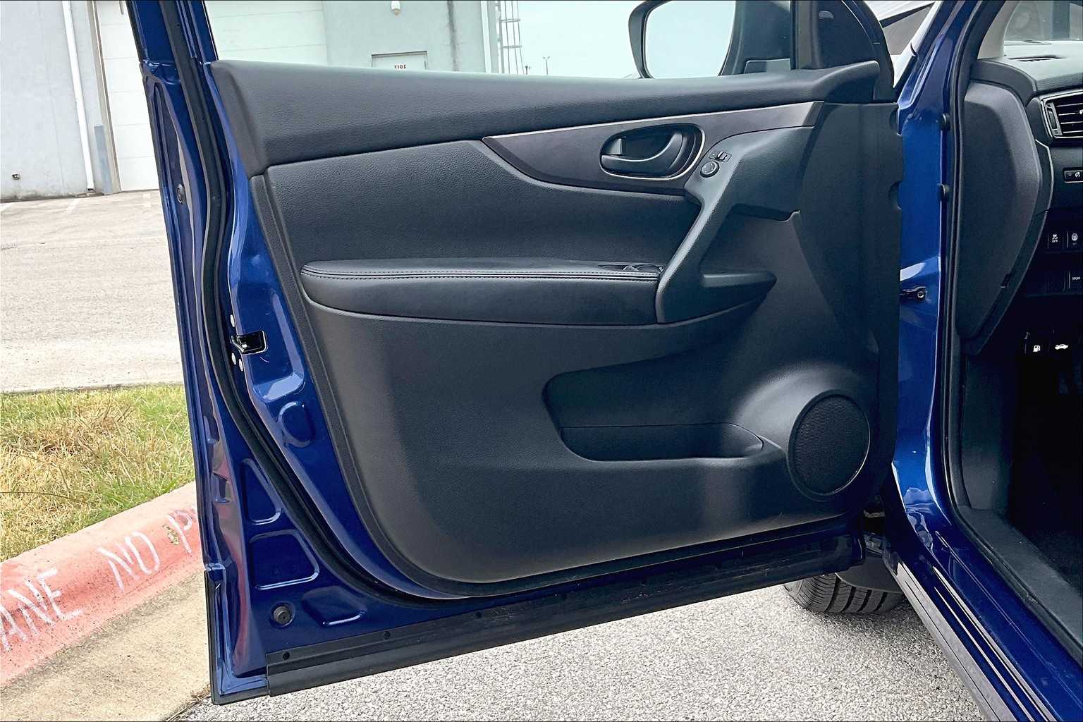 2020 Nissan Rogue Sport S photo 16