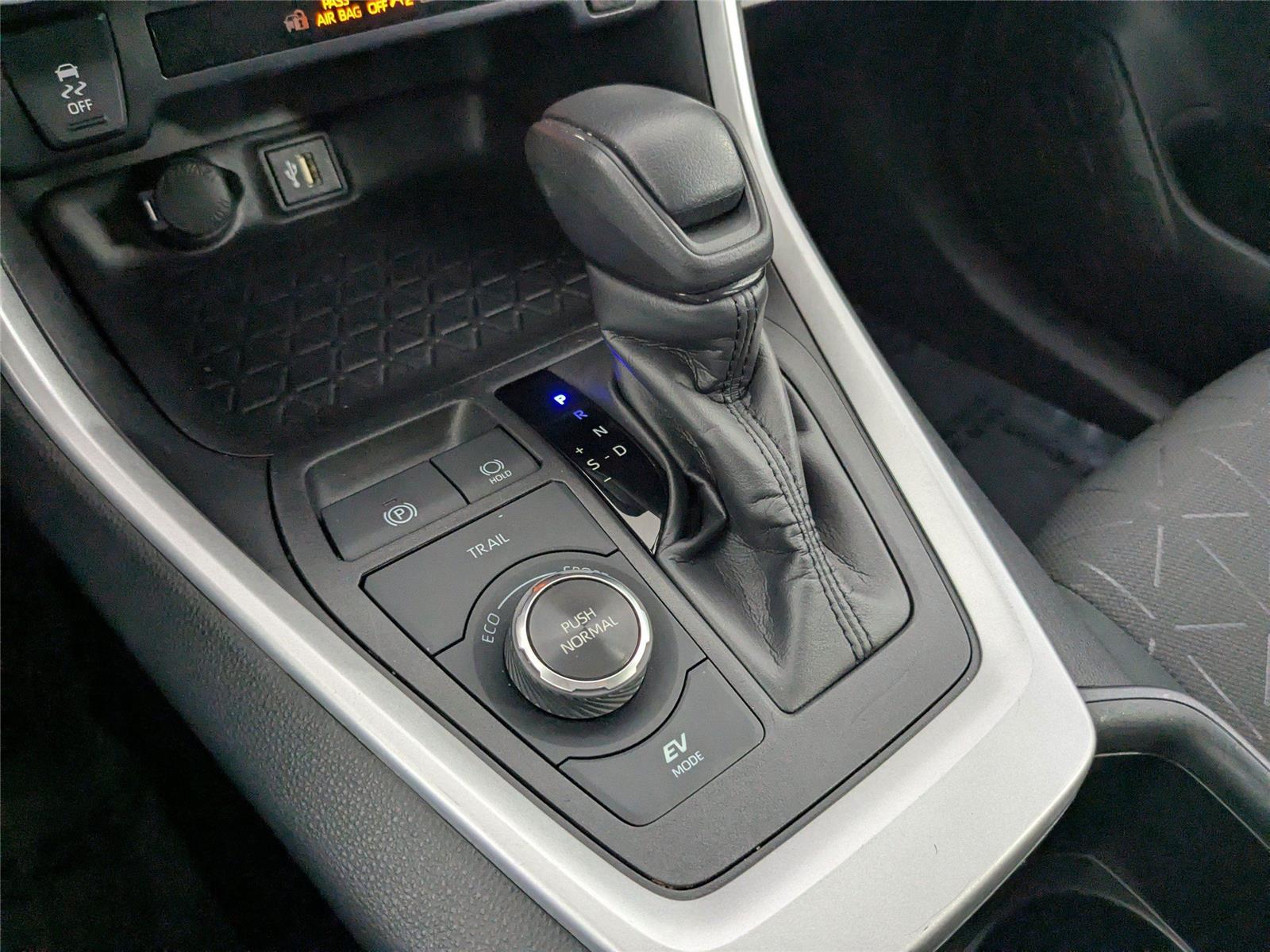 2024 Toyota RAV4 Hybrid XLE photo 16