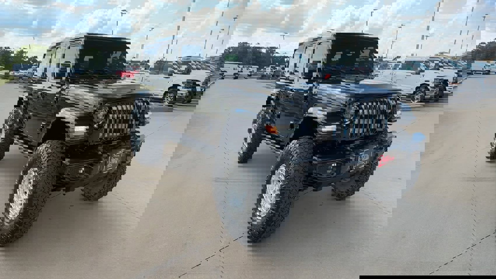 2020 Jeep Wrangler Unlimited Sahara High Altitude photo 3