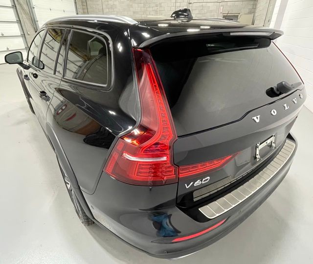 2023 Volvo V60 Cross Country B5 Plus photo 4