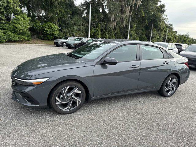 2025 Hyundai Elantra SEL Sport photo 4