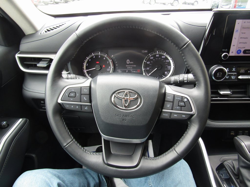 2024 Toyota Highlander LE photo 18