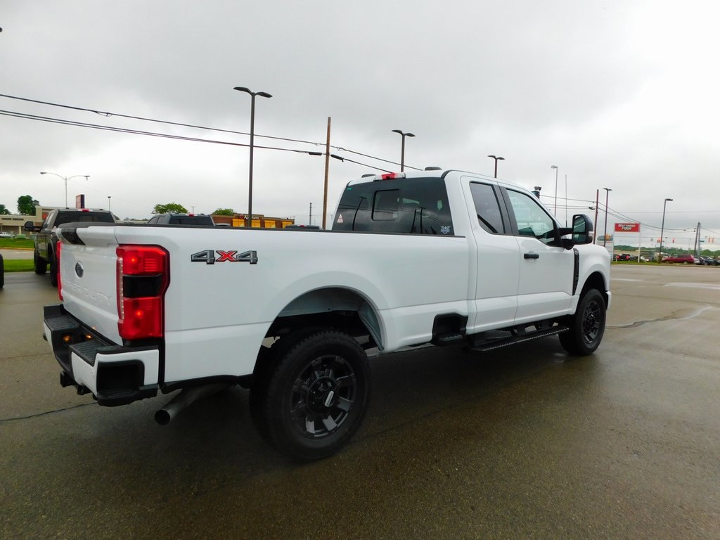 2025 Ford F-350 photo 3