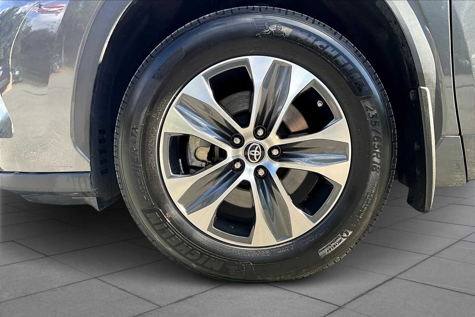 2022 Toyota Highlander XLE photo 10