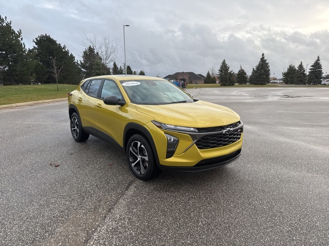 2024 Chevrolet Trax photo 2