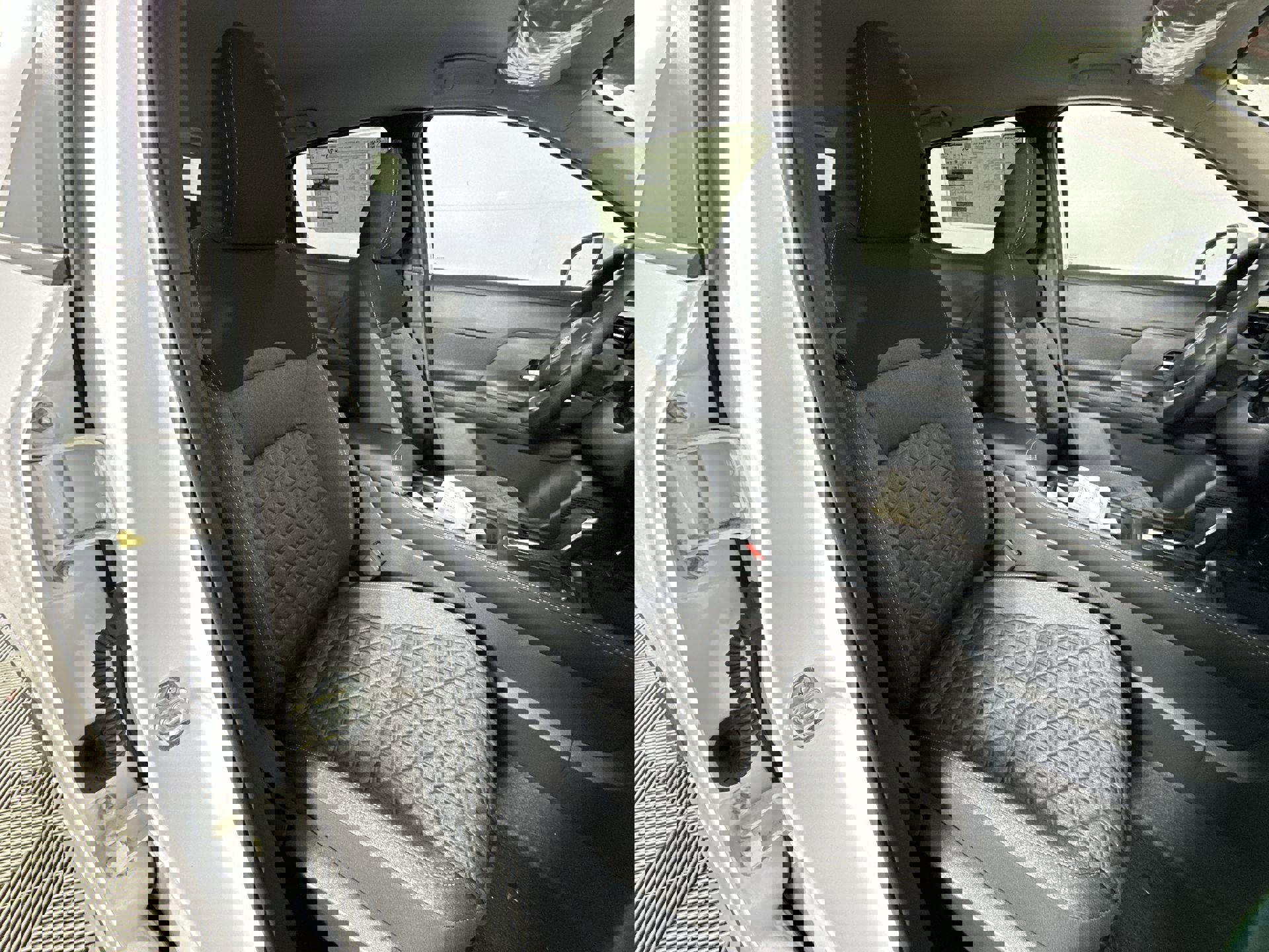 2025 Nissan Kicks SV photo 25