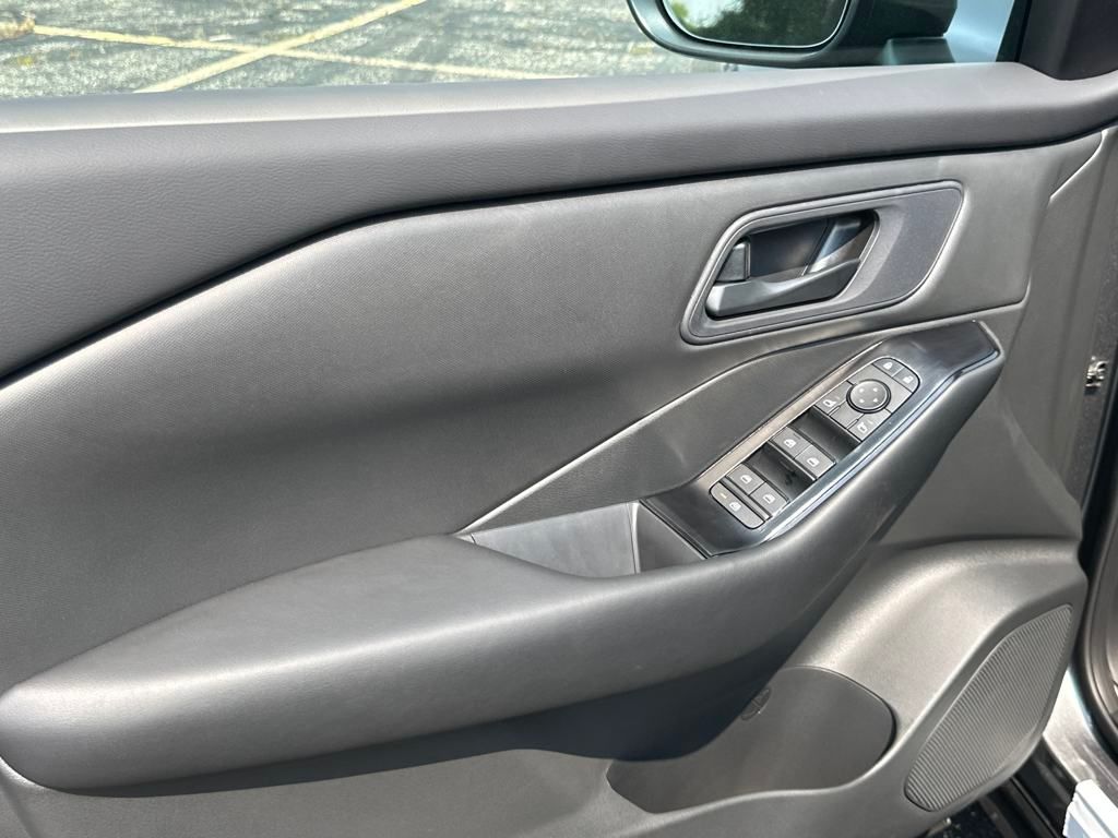 2026 Nissan Rogue S photo 4