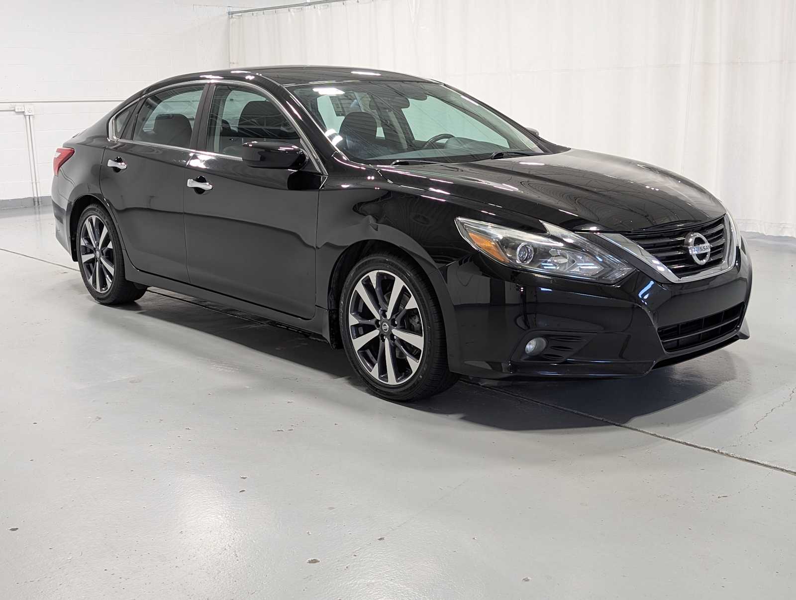 2016 Nissan Altima 2.5 SR photo 6