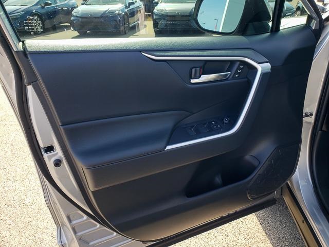 2022 Toyota RAV4 Hybrid XLE Premium photo 7