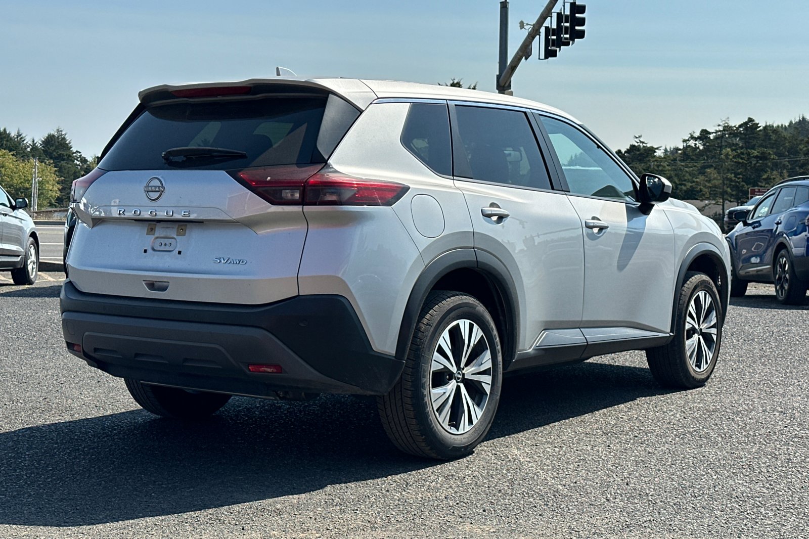 2023 Nissan Rogue SV photo 2