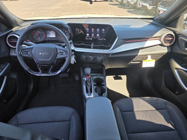 2025 Chevrolet Trax photo 2