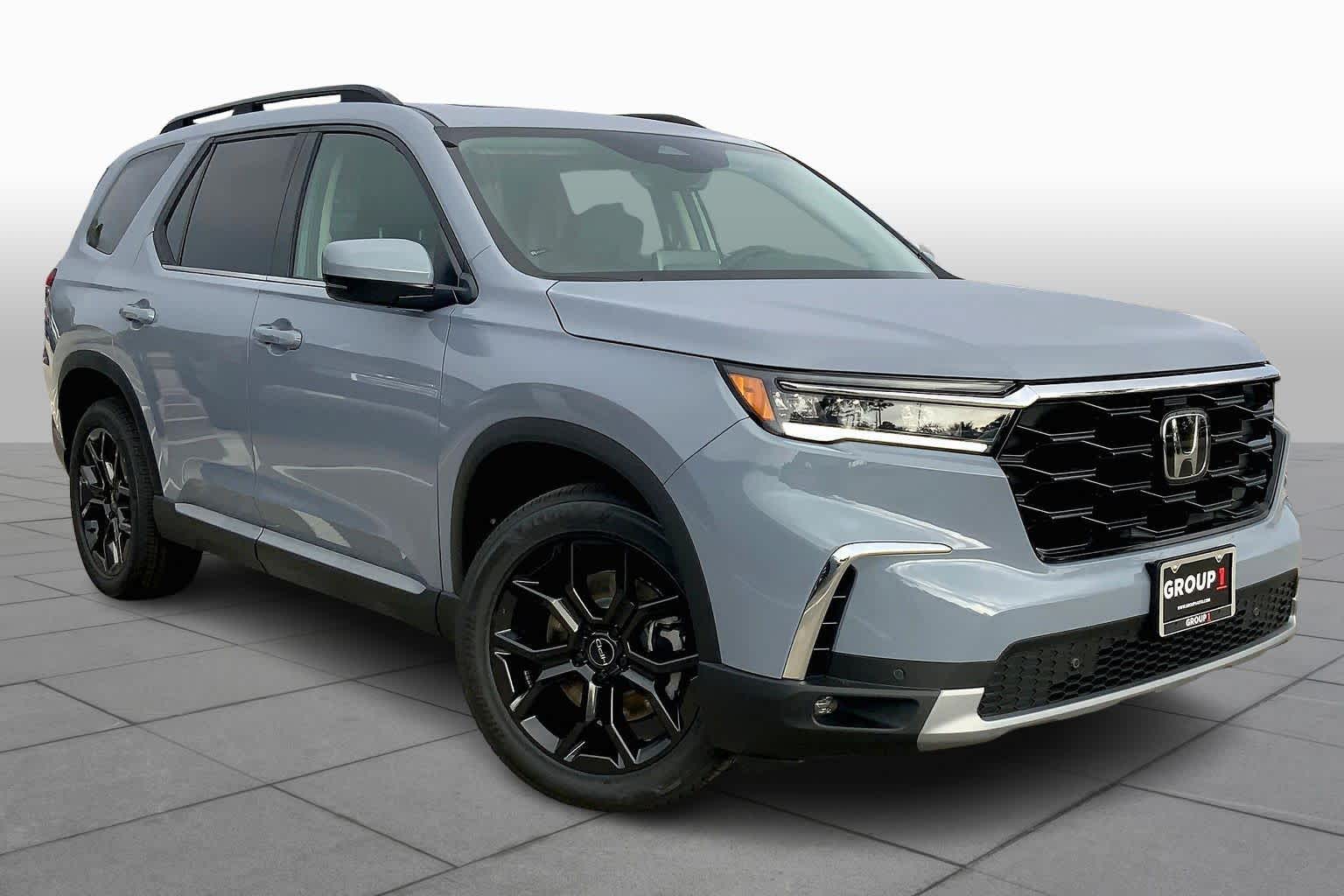 2025 Honda Pilot Touring photo 2