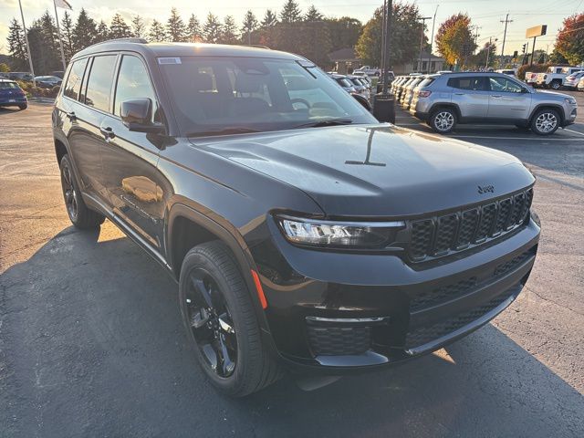 2025 Jeep Grand Cherokee Limited photo 3