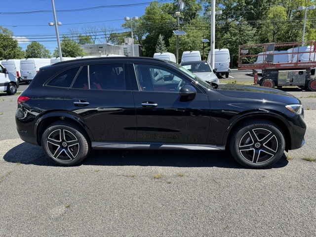 2025 Mercedes Benz GLC 300 4MATIC photo 2