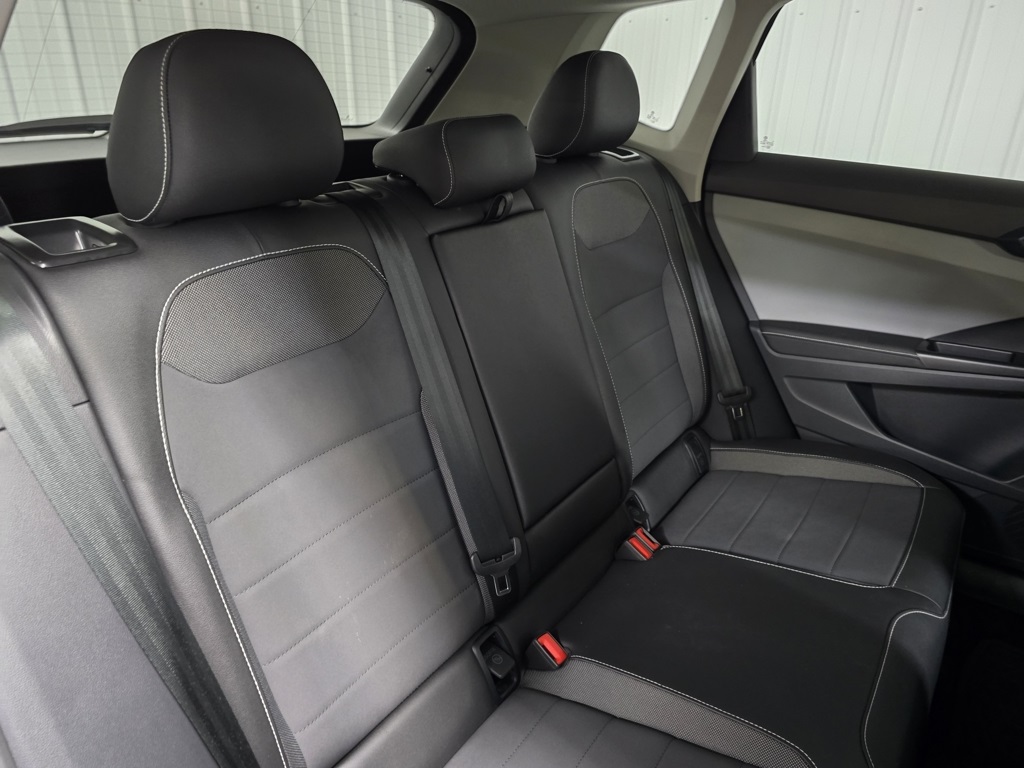 2024 Volkswagen Taos SE photo 16
