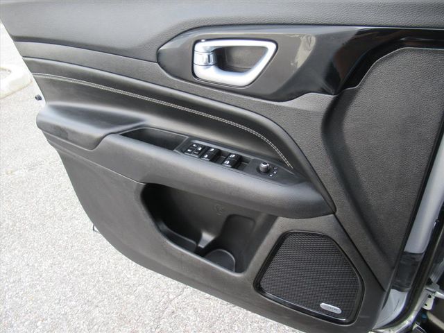 2024 Jeep Compass Latitude photo 23
