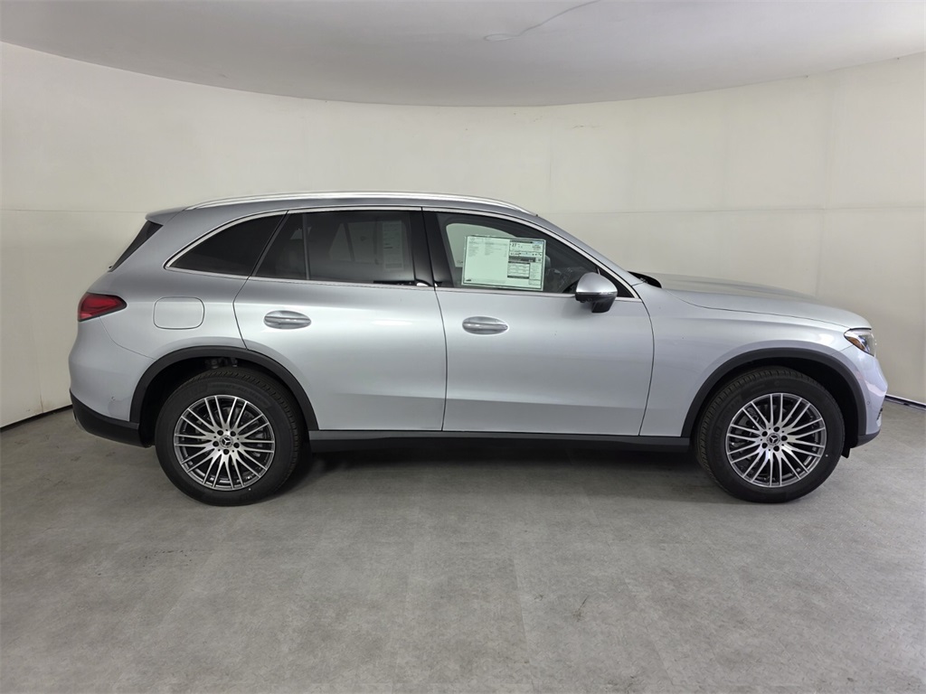 2026 Mercedes Benz GLC 300 photo 3