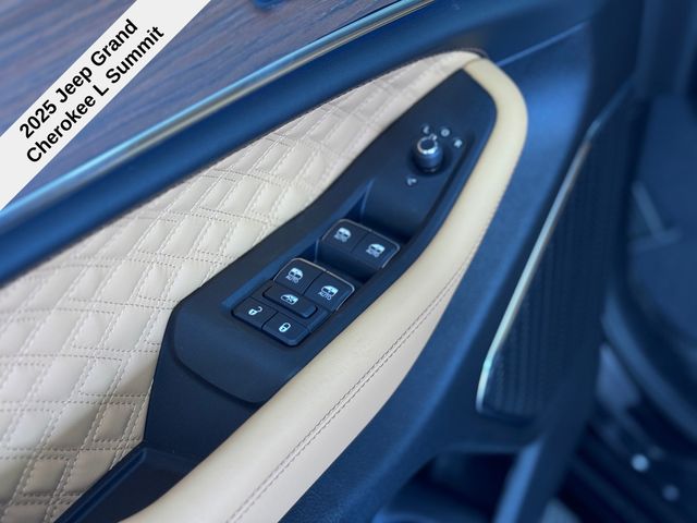 2025 Jeep Cherokee L Summit photo 13
