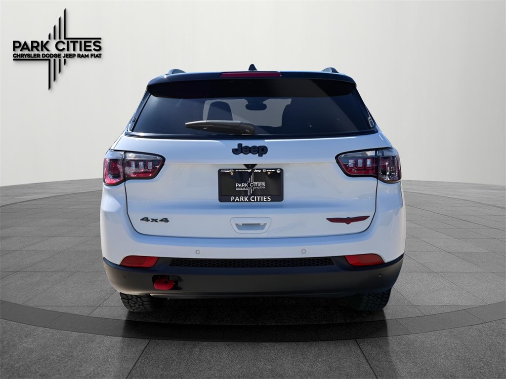 2024 Jeep Compass Trailhawk photo 3