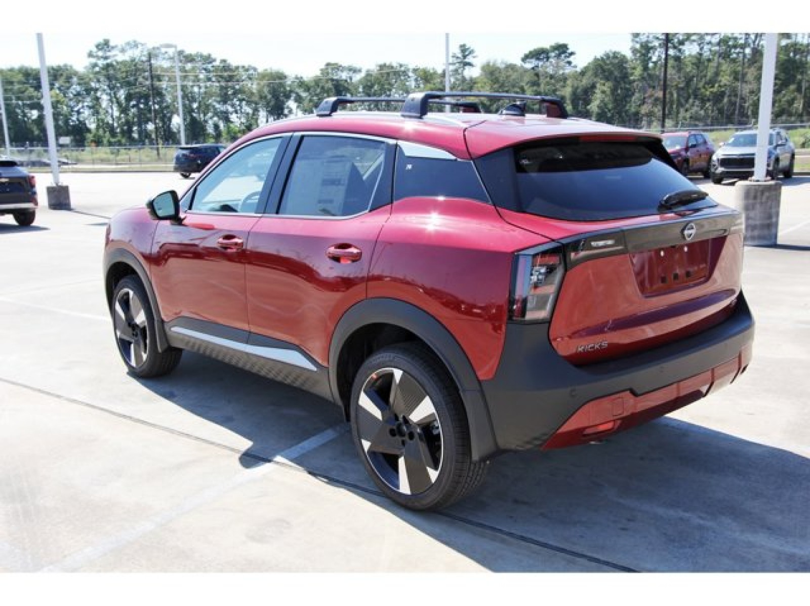 2026 Nissan Kicks SR photo 2