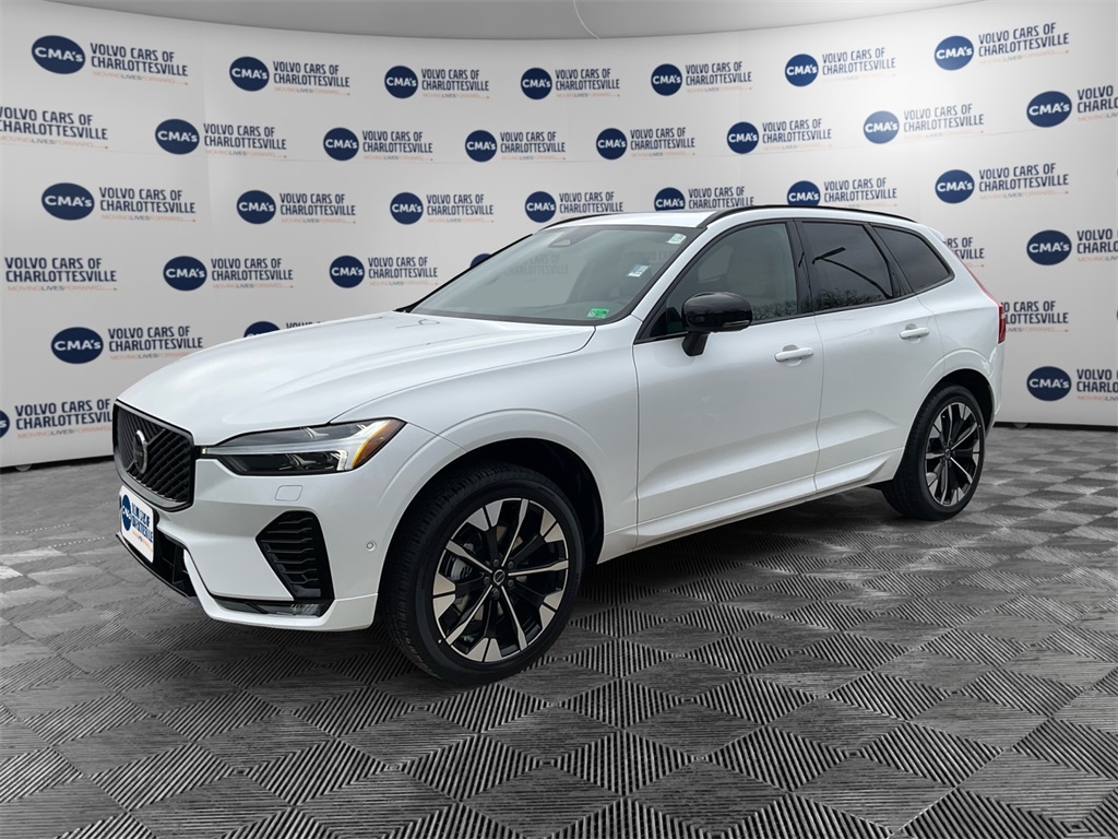 2026 Volvo XC60 Plus's photo