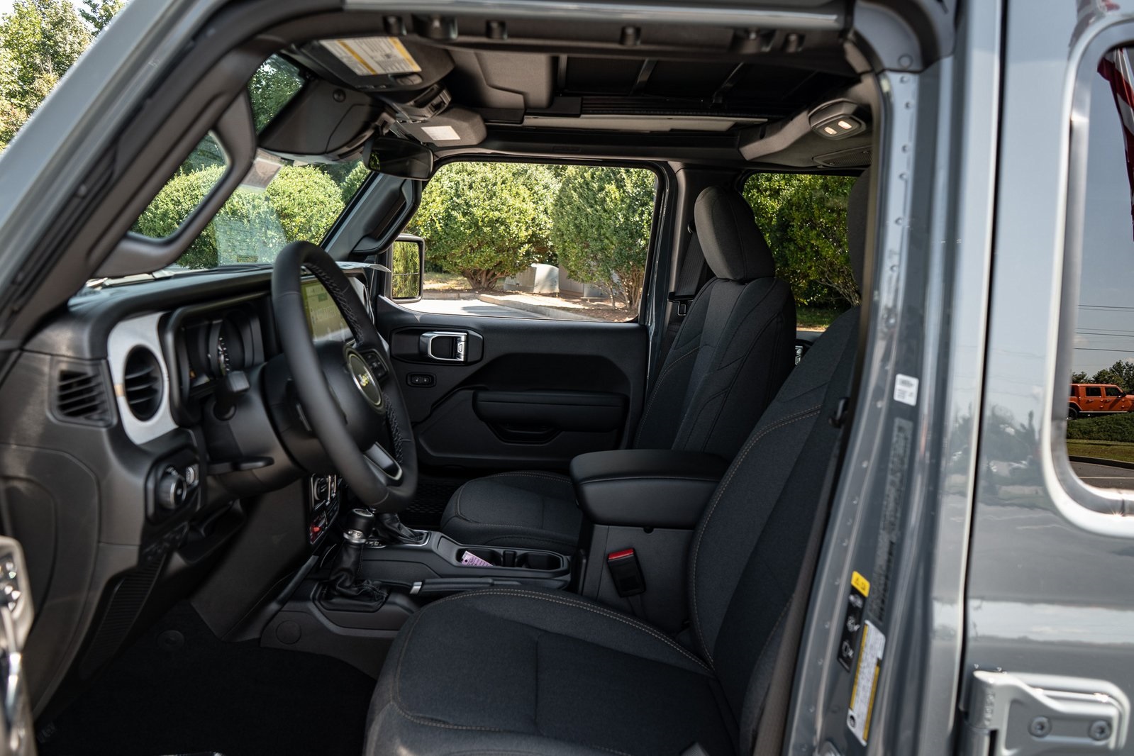 2025 Jeep Wrangler Willys photo 14