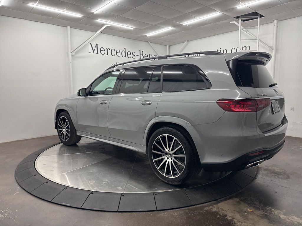 2026 Mercedes Benz GLS 450 4MATIC photo 4
