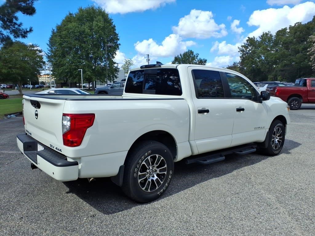 2022 Nissan Titan SV photo 2