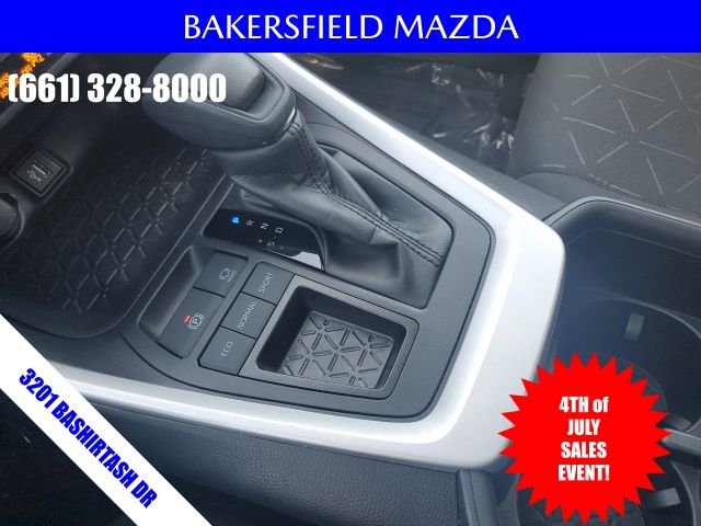 2024 Toyota RAV4 XLE photo 17