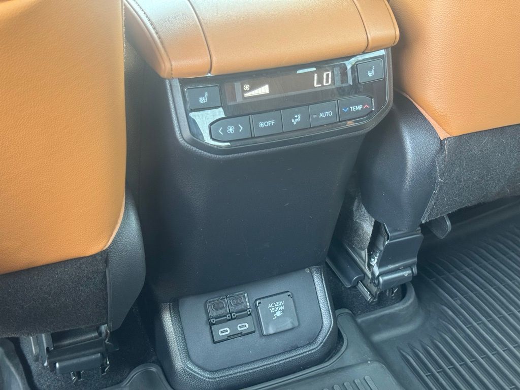 2023 Toyota Highlander Hybrid Platinum photo 12
