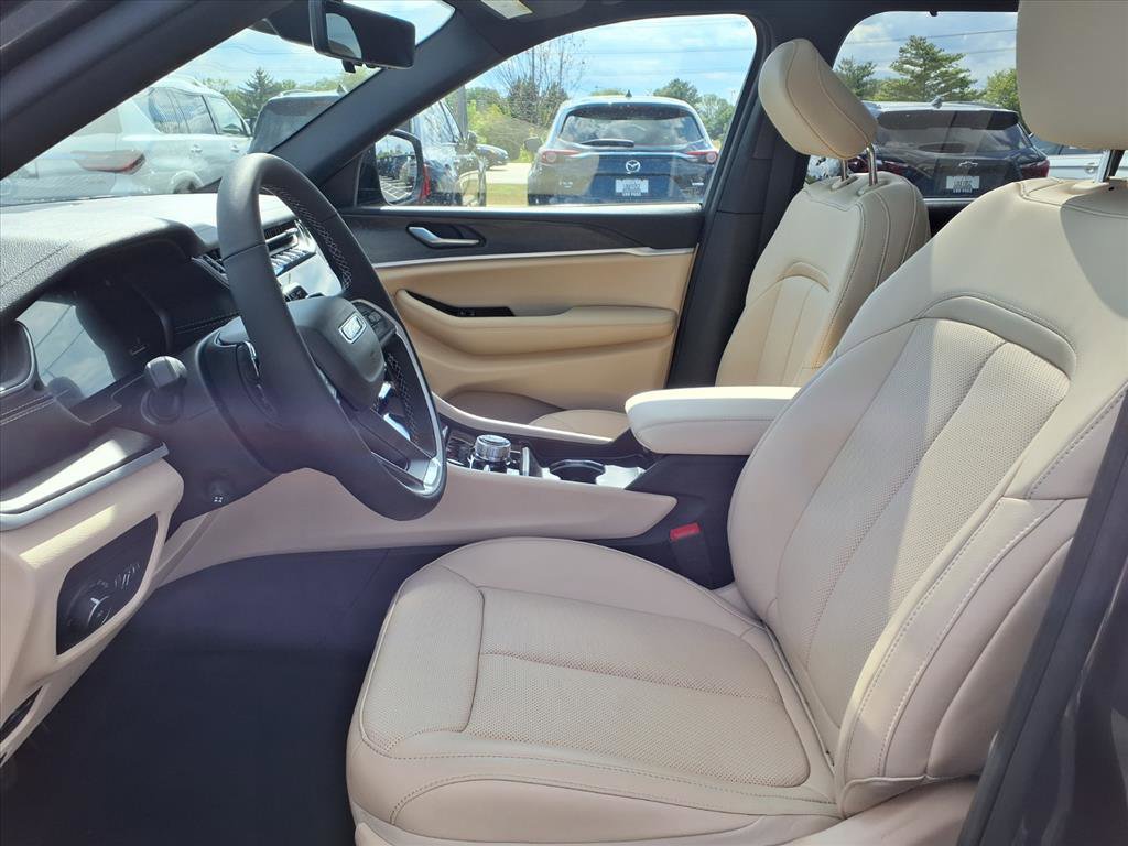 2025 Jeep Grand Cherokee Limited photo 12