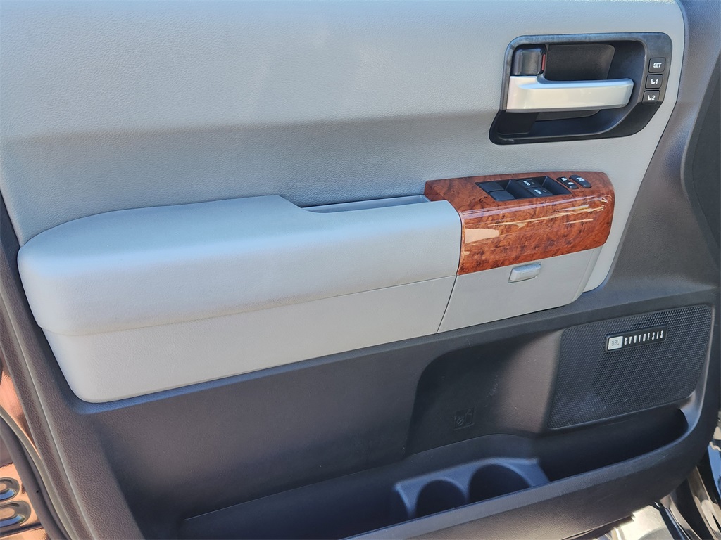 2018 Toyota Sequoia Platinum photo 5
