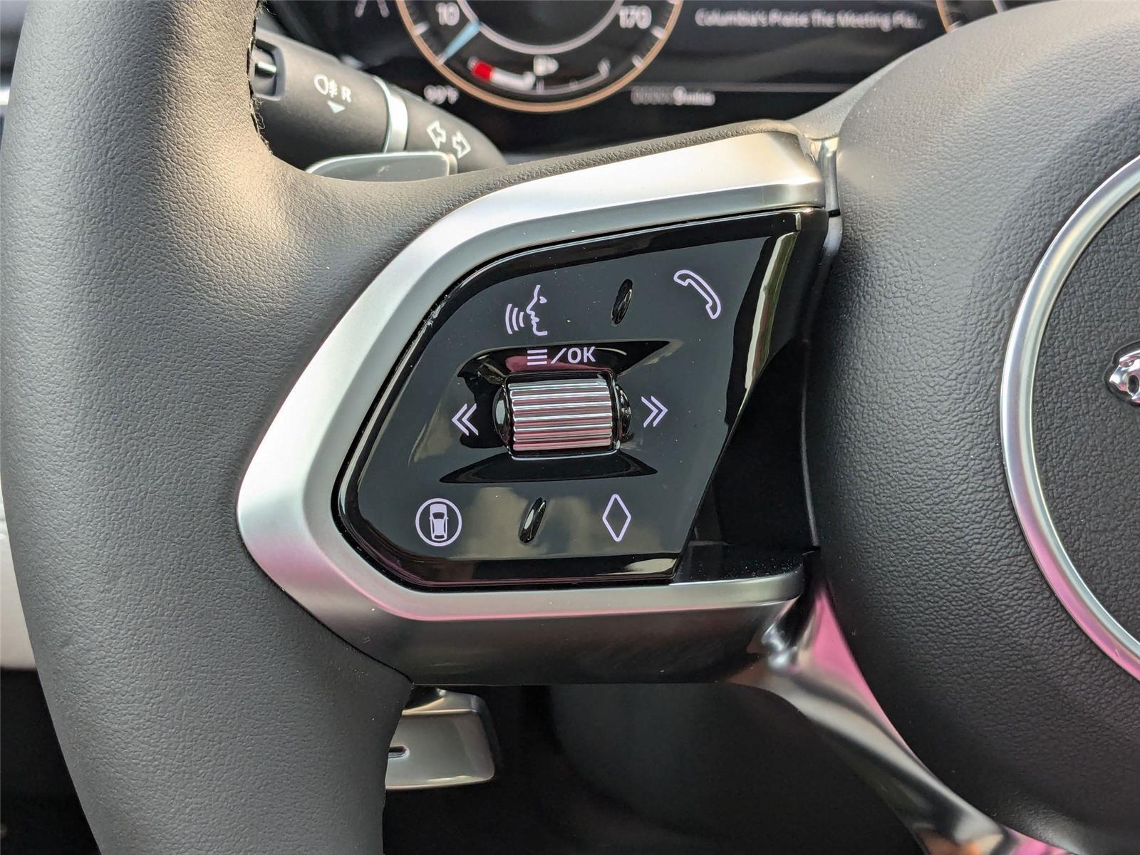 2024 Jaguar E-PACE R-Dynamic SE photo 16