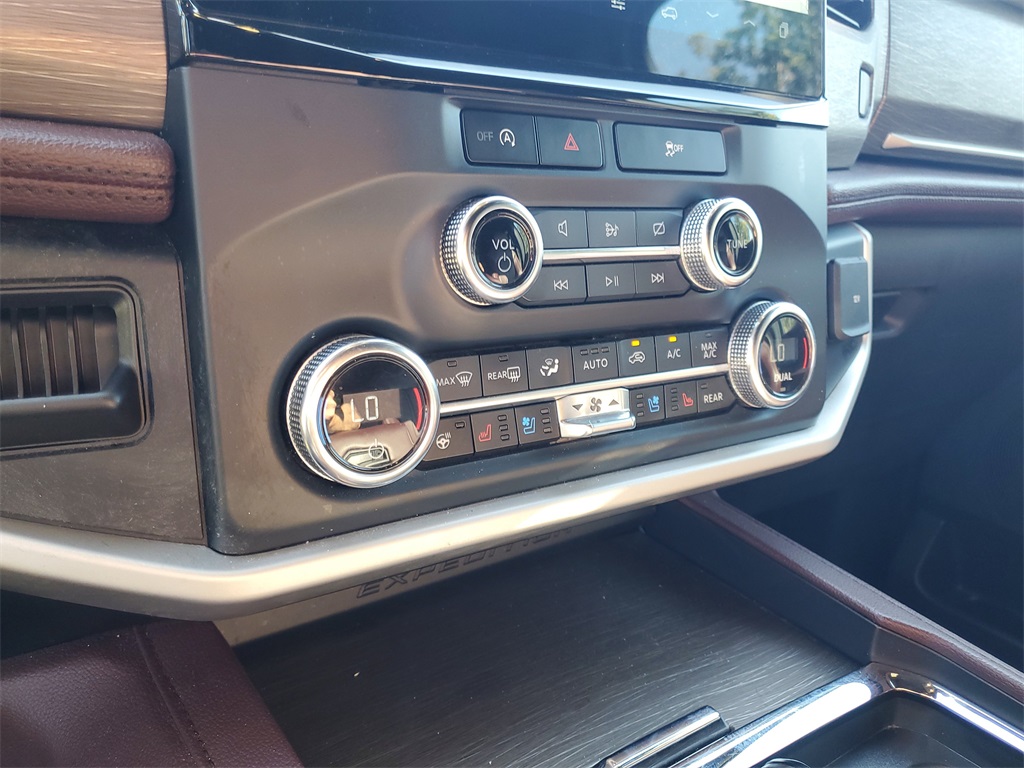2024 Ford Expedition Limited photo 23